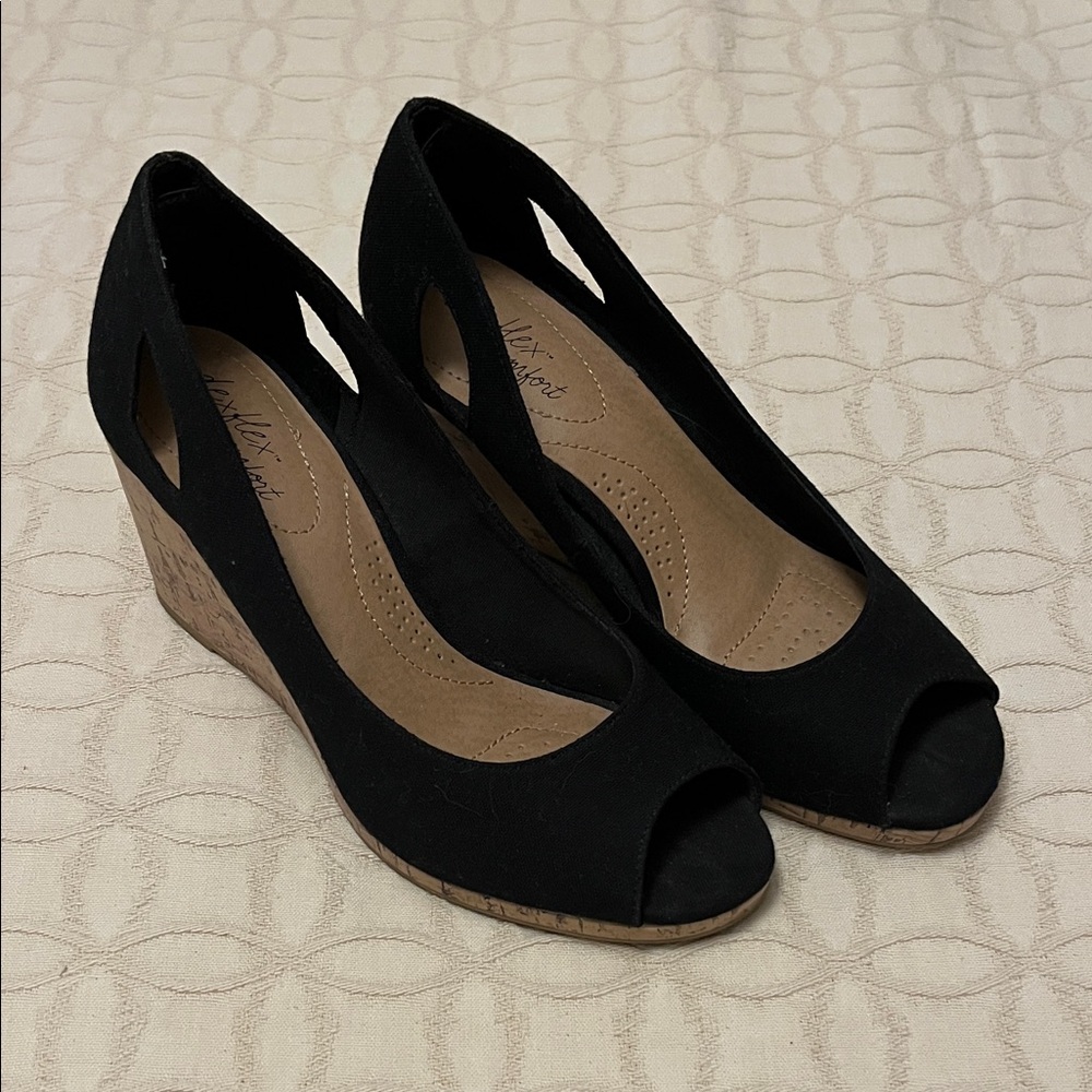 Dexflex Comfort Black Peep Toe Wedges